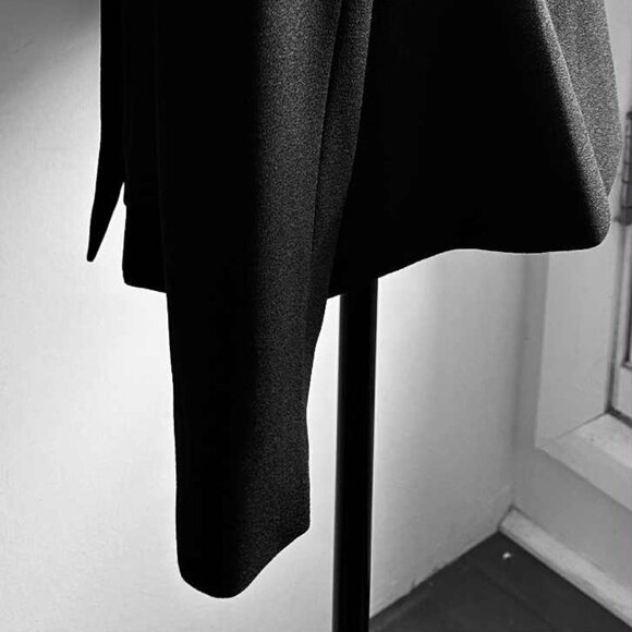Tahari by Arthur S. Levine Black Draped Wrap V-Neck Asymmetric Blazer – US 8 - Picture 8 of 9